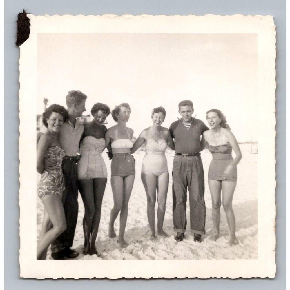 1952 Panama Beach Fl Snapshot Photo Group Swimsuits Vtg Pretty Woman Couples